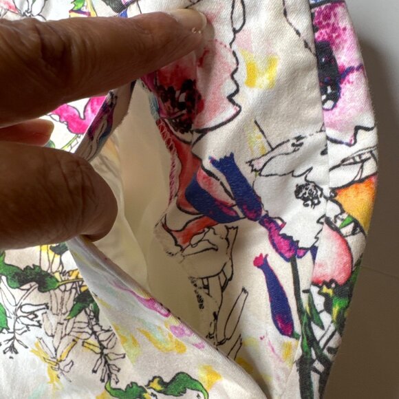 Express Womens Floral Print Shorts Size 8 99% Cotton 1% Spandex Vibrant Colors M - Picture 2 of 7